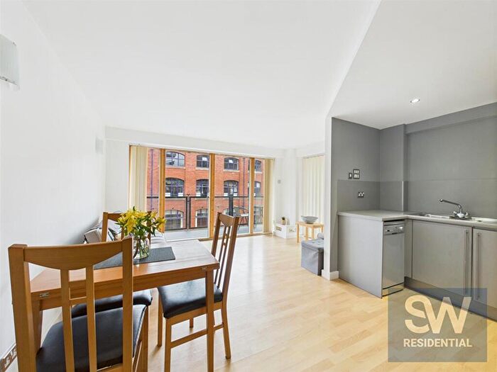2 Bedroom Apartment For Sale In The Quays, Concordia Street, Leeds, LS1
