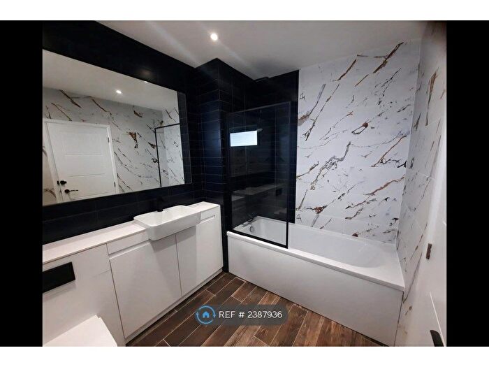 1 Bedroom Flat To Rent In Randmore Court, Beckenham, BR3