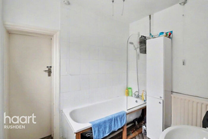 3 Bedroom Terraced House For Sale In Midland Road, Rushden, NN10