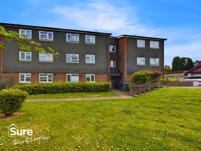 1 Bedroom Flat To Rent In Gullet Wood Road, Watford, Hertfordshire, WD25