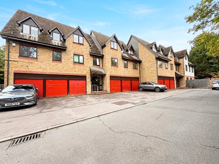2 Bedroom Flat To Rent In Commonside Close, Sutton, SM2