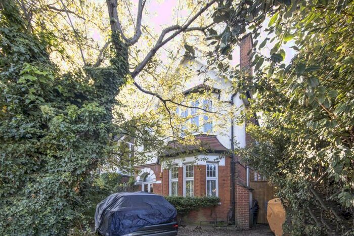 2 Bedroom Flat To Rent In Ewell Road, Surbiton, KT6