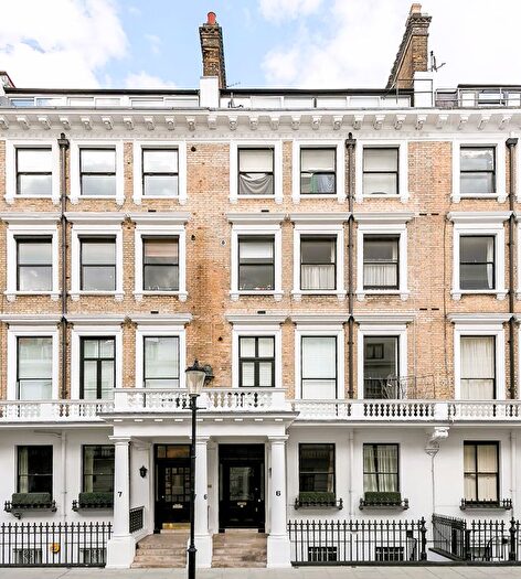2 Bedroom Flat For Sale In Ovington Gardens, London, SW3