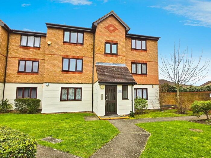 1 Bedroom Flat To Rent In Mullards Close, Mitcham, CR4