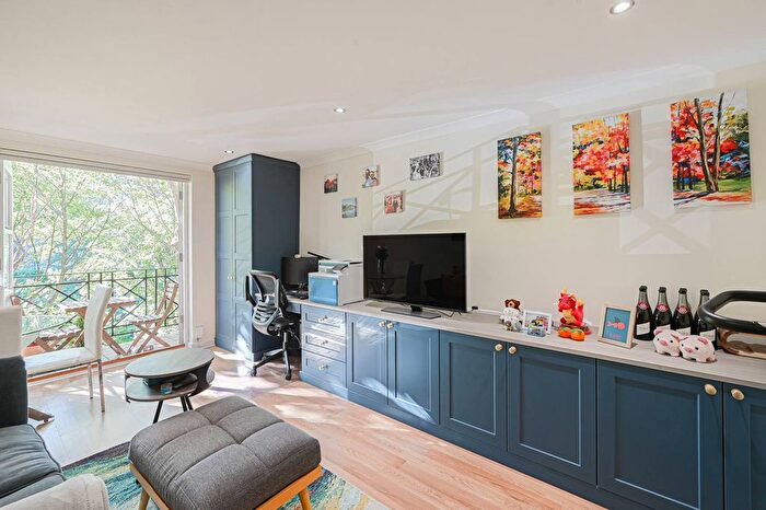 1 Bedroom Flat For Sale In Brompton Park Crescent, Fulham, London, SW6