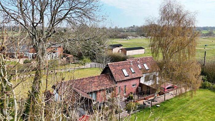 3 Bedroom Detached House For Sale In Newton Lane, Whiteparish, Wiltshire, SP5