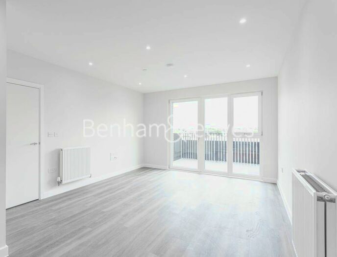 1 Bedroom Flat To Rent In Rosebay House, Frank Searle Passage, E17