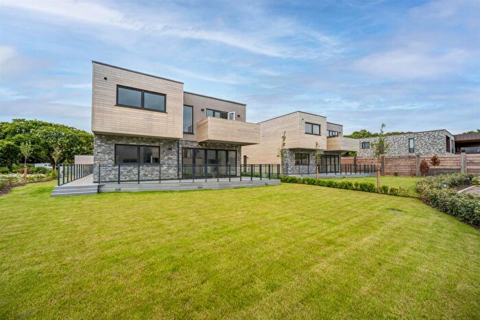 5 Bedroom House To Rent In Copse Lane, Hayling Island, PO11