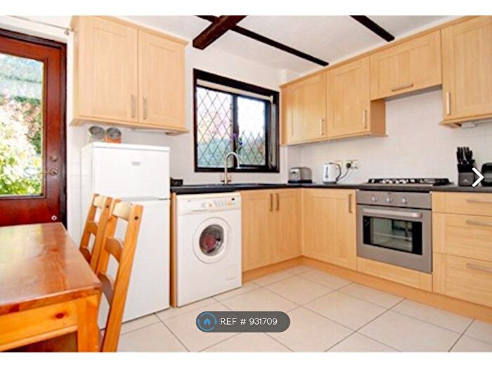 2 Bedroom End Of Terrace House To Rent In Merryman Drive, Crowthorne, RG45