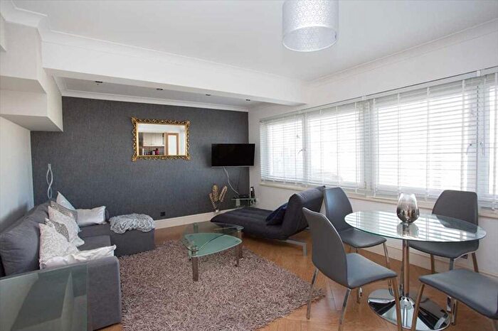 1 Bedroom Apartment To Rent In Metropole Court, Kings Road, Brighton, BN1