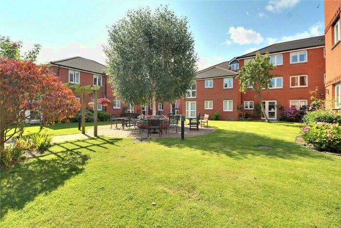 2 Bedroom Flat To Rent In Yorktown Road, College Town, Sandhurst, Berkshire, GU47
