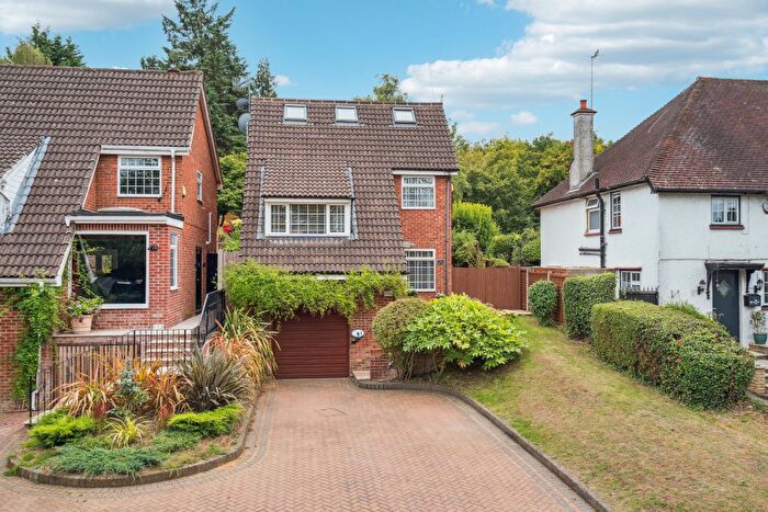 5 Bedroom Detached House For Sale In Hampermill Lane, Watford, WD19