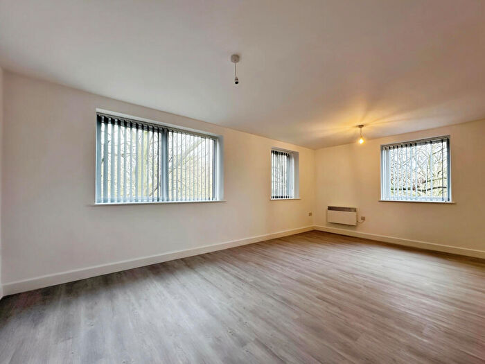 2 Bedroom Flat To Rent In Bingley Road, Bradford, Yorkshire, BD9