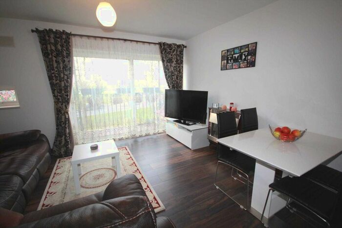 2 Bedroom Flat To Rent In Briery Way, Hemel Hempstead, HP2