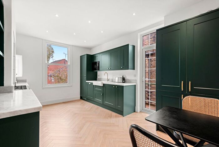3 Bedroom Flat For Sale In Mantilla Road, SW17