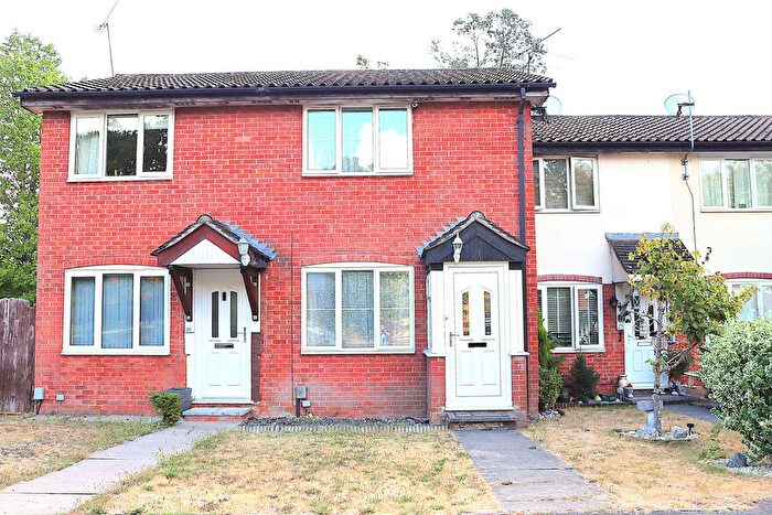 2 Bedroom Terraced House For Sale In Nightingale Close, Farnborough, GU14