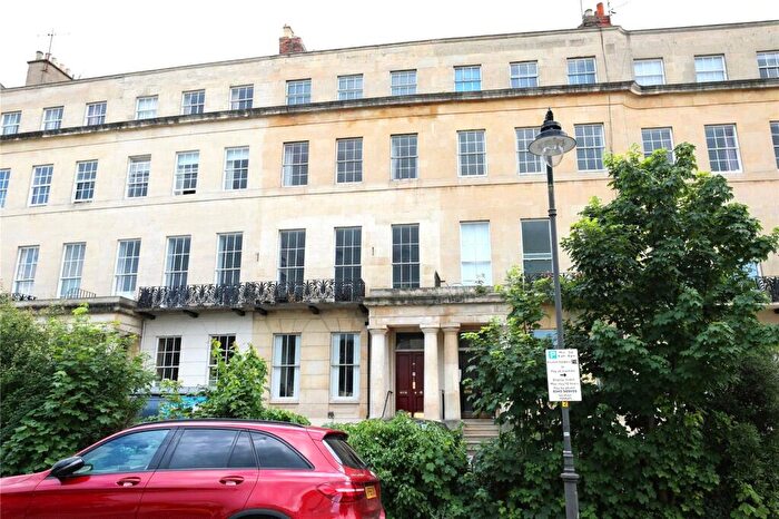 2 Bedroom Apartment For Sale In Lansdown Crescent, Cheltenham, Gloucestershire, GL50