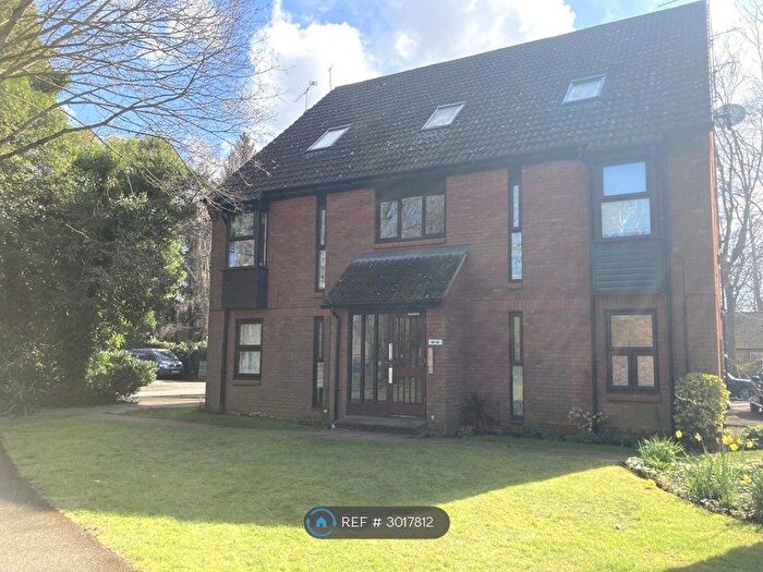1 Bedroom Flat To Rent In Alterton Close, Woking, GU21
