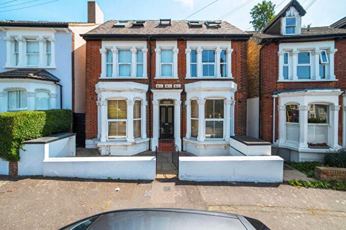1 Bedroom Flat For Sale In High View Road, Upper Norwood, London, SE19