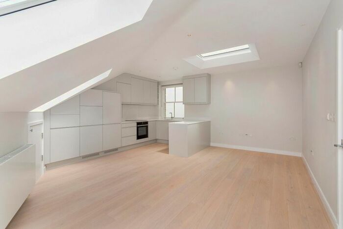 2 Bedroom Flat To Rent In Weymouth Street, London, W1G