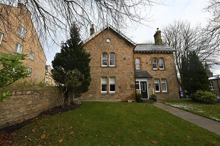 2 Bedroom Apartment For Sale In Queens Road, Richmond, DL10