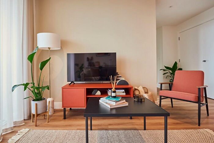 2 Bedroom Apartment To Rent In Cherry Orchard Road, Croydon, London, CR0