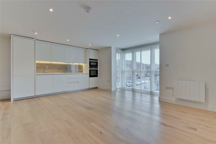 1 Bedroom Apartment To Rent In King Georges Walk, Esher, Surrey, KT10