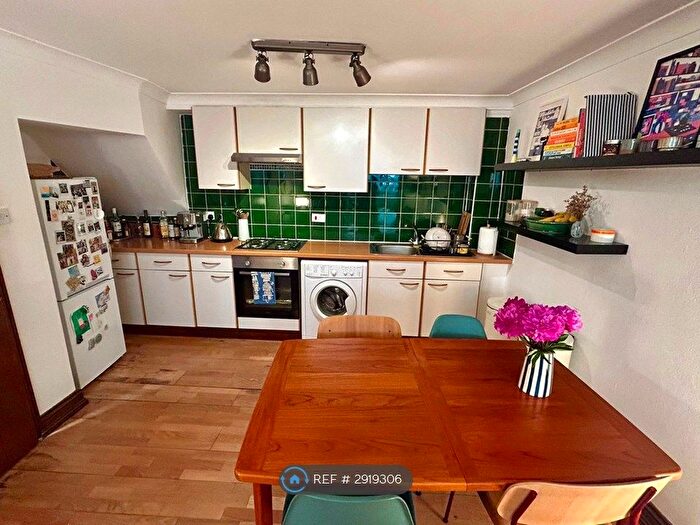 1 Bedroom Flat To Rent In Newington Green Road, London, N1