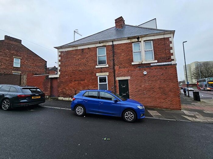 2 Bedroom Flat To Rent In Sunderland Road, Gateshead, Tyne And Wear, NE8