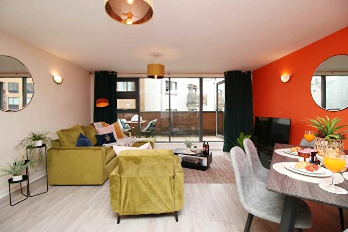 2 Bedroom Apartment To Rent In Deanery Road, BS1