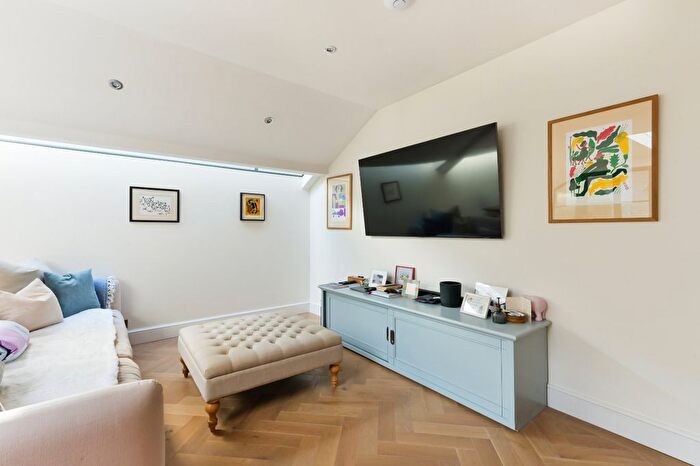 2 Bedroom Detached House To Rent In Lime Grove, London, W12
