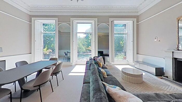 1 Bedroom Flat To Rent In St. Bernards Crescent, Edinburgh, Midlothian, EH4