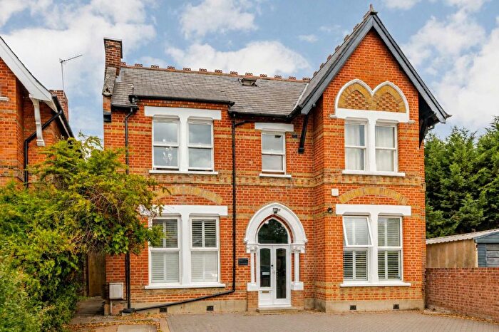 3 Bedroom Flat For Sale In Mount Park Crescent, Ealing, W5
