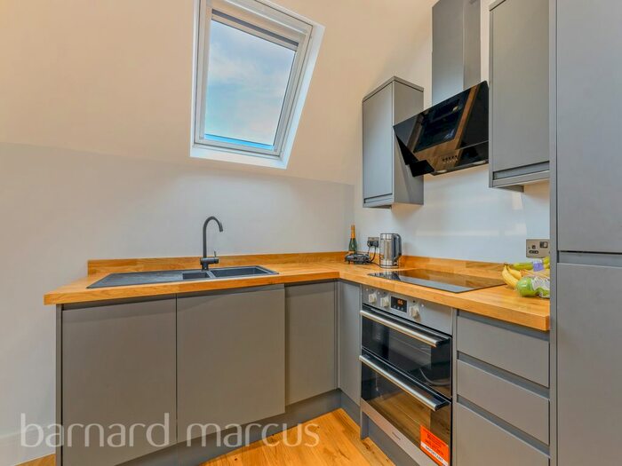 2 Bedroom Flat To Rent In Thrale Road, London, SW16