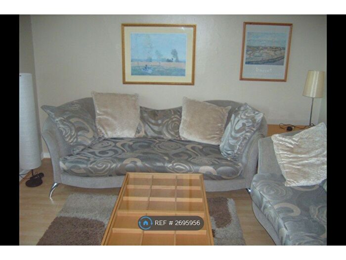 2 Bedroom Flat To Rent In Glencoats Drive, Paisley, PA3