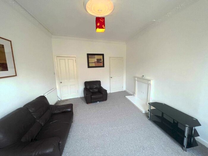 2 Bedroom Flat To Rent In Castle Street, Paisley, PA1