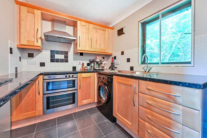 1 Bedroom Flat To Rent In Dairymans Walk, Burpham, Guildford, GU4