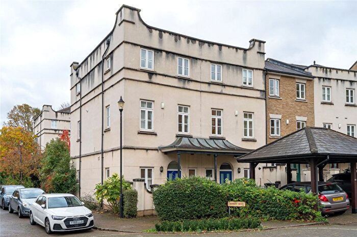 4 Bedroom End Terrace House For Sale In Herbert Mews, London, SW2