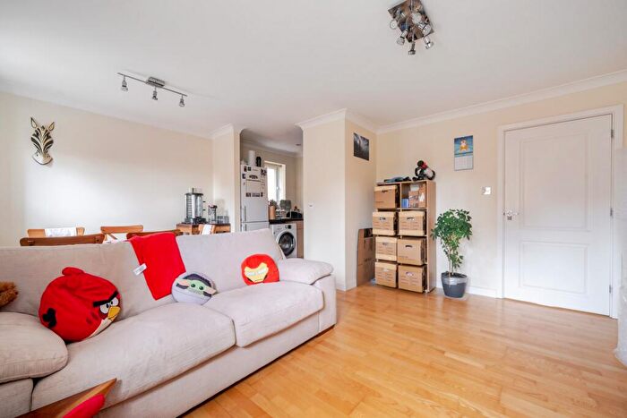2 Bedroom Apartment For Sale In Liphook Close To Village Facilities, GU30