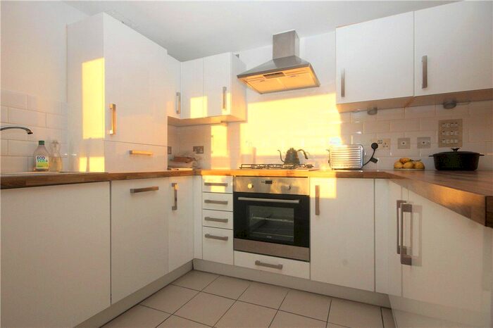 2 Bedroom Flat To Rent In Leigham Court Road, London, SW16