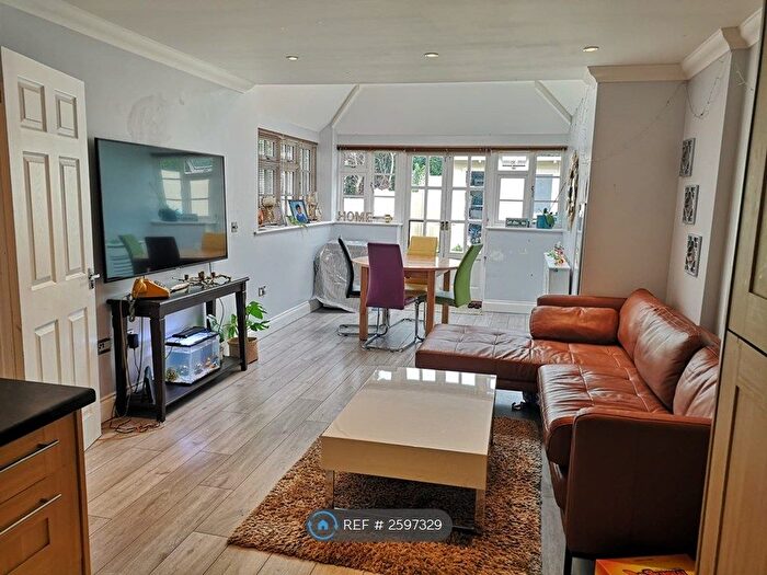 2 Bedroom Flat To Rent In Great Austins House, Farnham, GU9