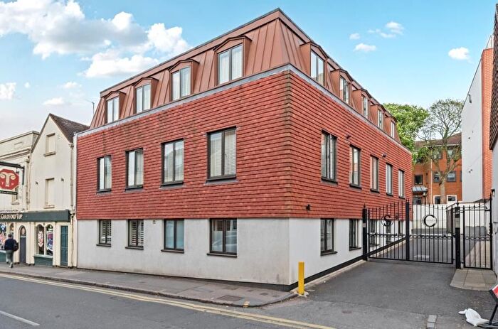 2 Bedroom Flat To Rent In Chertsey Street, Guildford, GU1