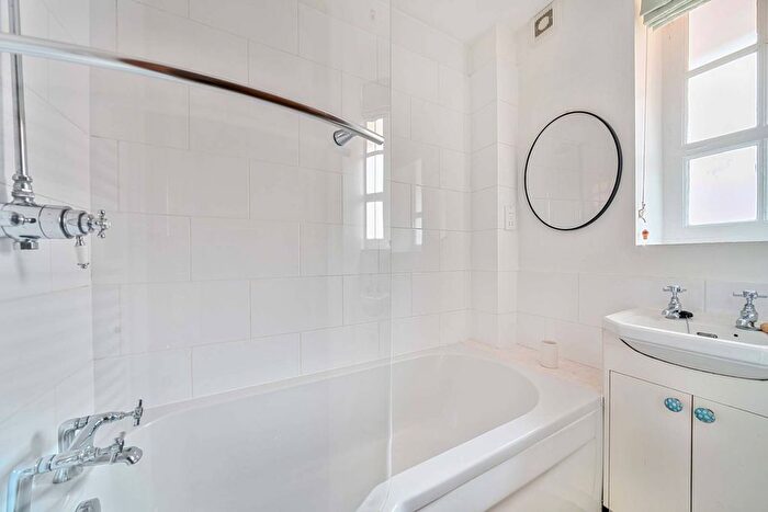 2 Bedroom Flat To Rent In Erasmus Street, Westminster, London, SW1P