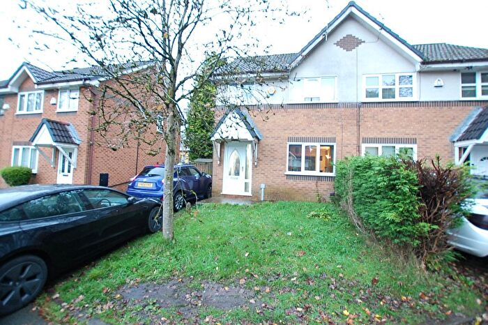 3 Bedroom Semi-Detached House To Rent In Chaffinch Close, Oldham, Greater Manchester, OL4