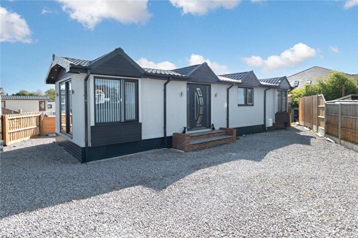 3 Bedroom Bungalow For Sale In Stopsley Mobile Home Park, St. Thomas's Road, Luton, Bedfordshire, LU2