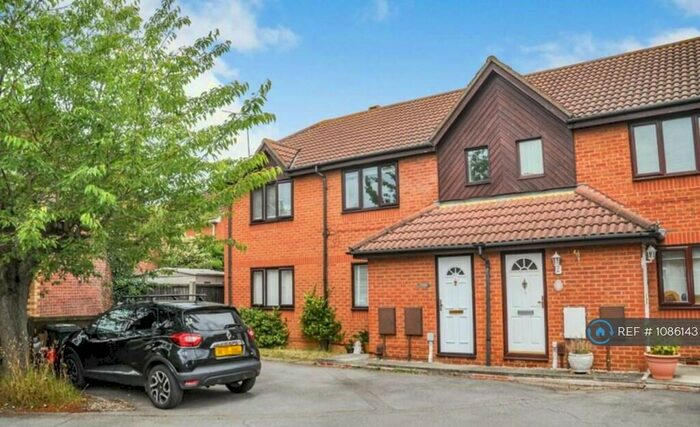 2 Bedroom Maisonette To Rent In Wilshire Avenue, Chelmsford, CM2