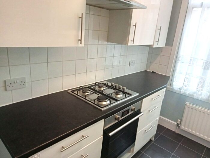 1 Bedroom Flat To Rent In Highwood Avenue, London, N12