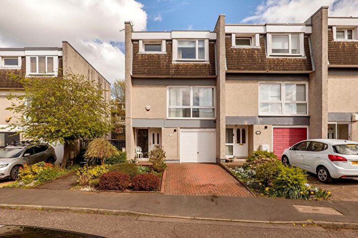 4 Bedroom Town House For Sale In Craigmount Bank West, East Craigs, Edinburgh, EH4