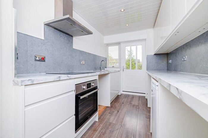3 Bedroom Flat For Sale In Fintry Mains, Dundee, DD4
