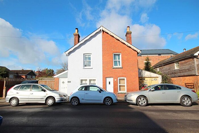 2 Bedroom Semi-Detached House To Rent In Eastern Road, Lymington, SO41